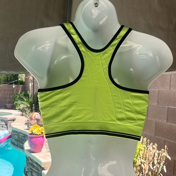 NWT Bundle of 4 Women's sports Bra Top- Lg/XL - Picture 2 of 3